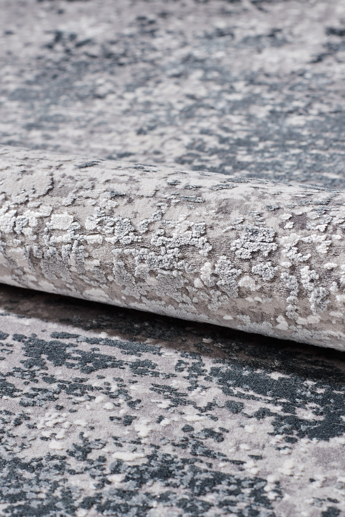 Toros Distressed Ombre Charcoal / Silver Rug