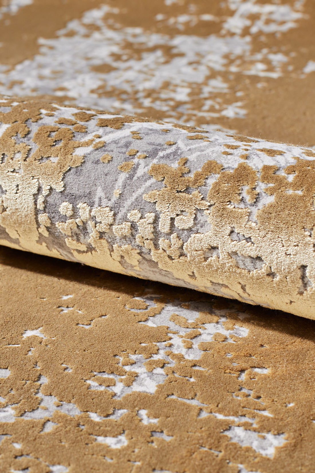Toros Distressed Ziegler Gold Rug