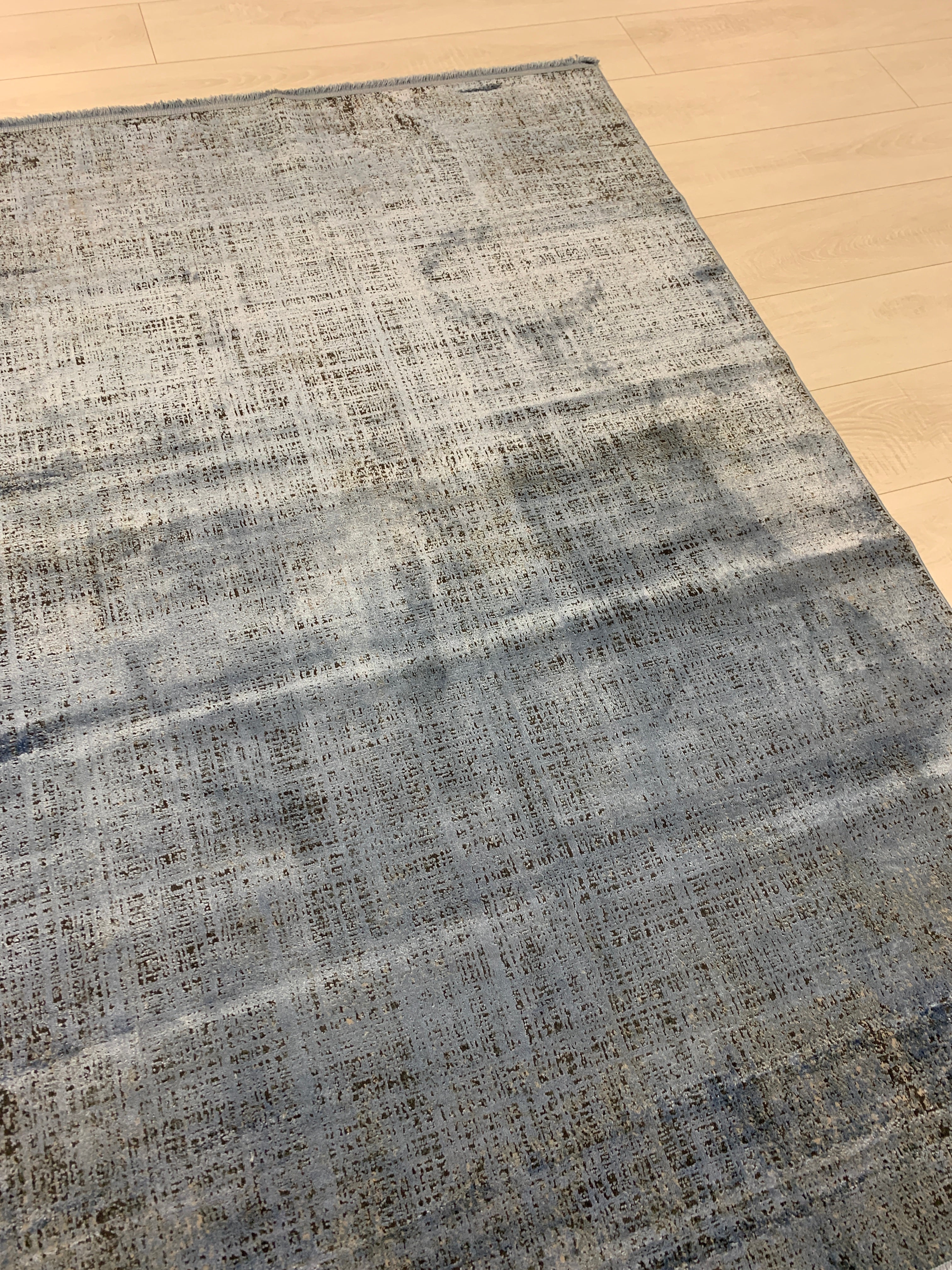 Colore Distressed Sky Rug