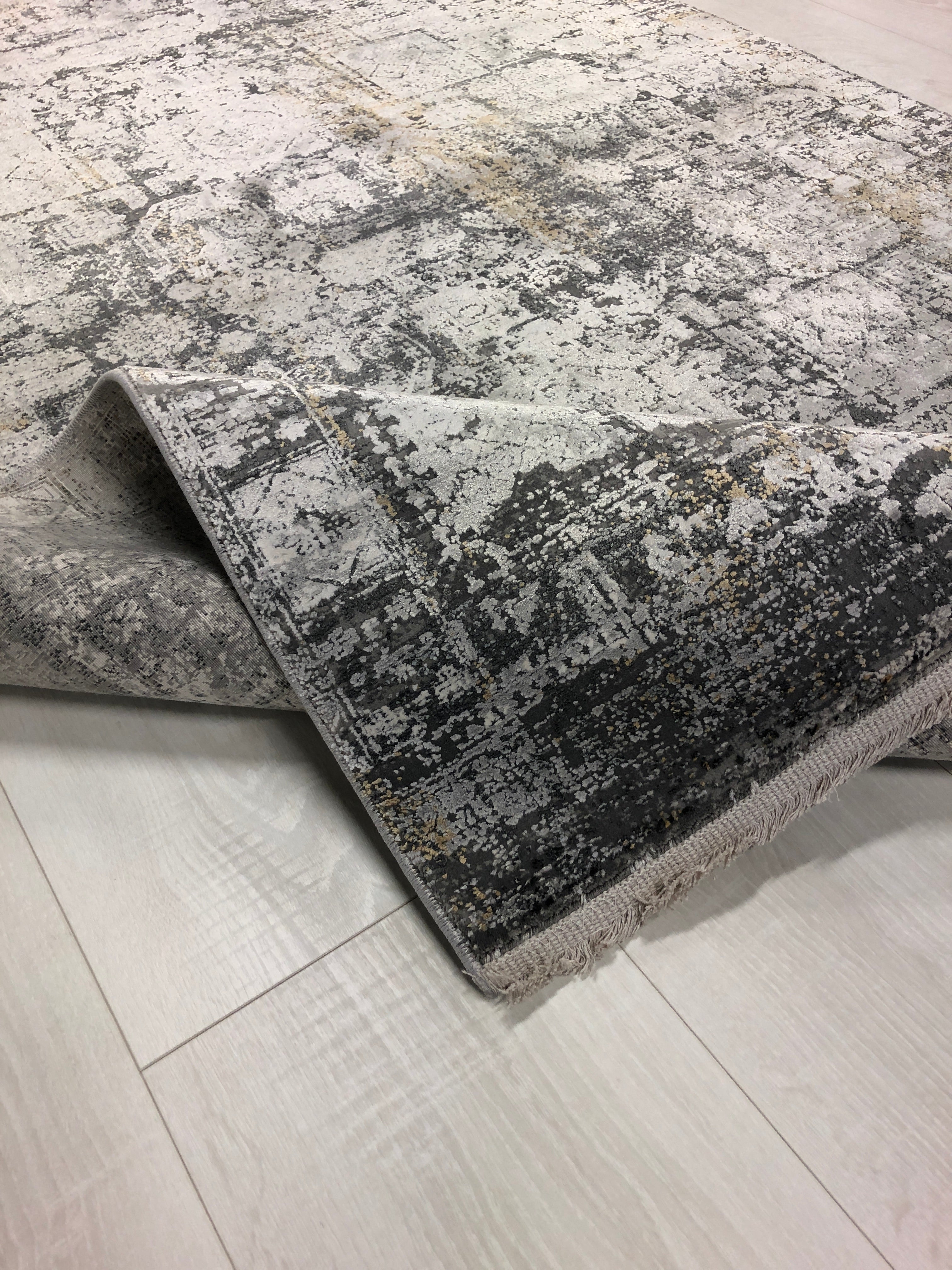 Toros Distressed Grace Frost Grey Rug