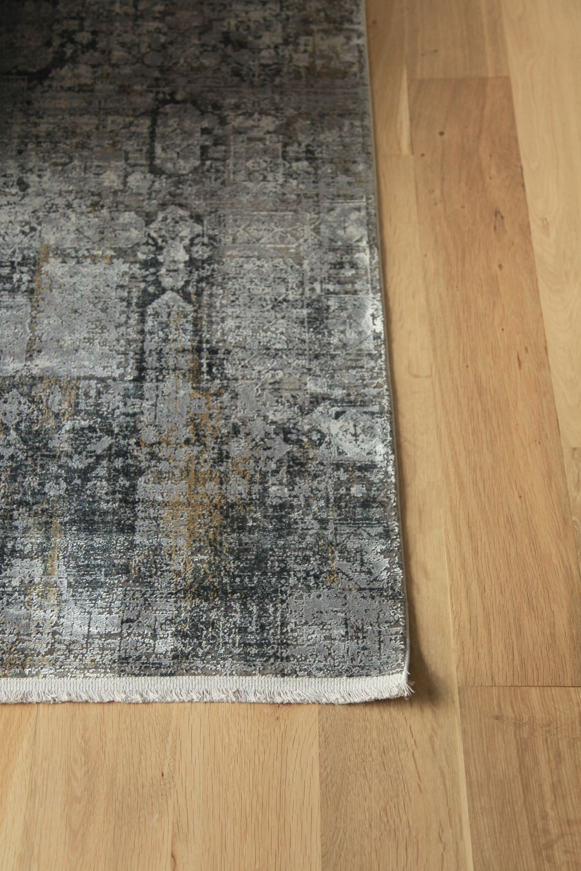 Toros Distressed Grace Frost Grey Rug