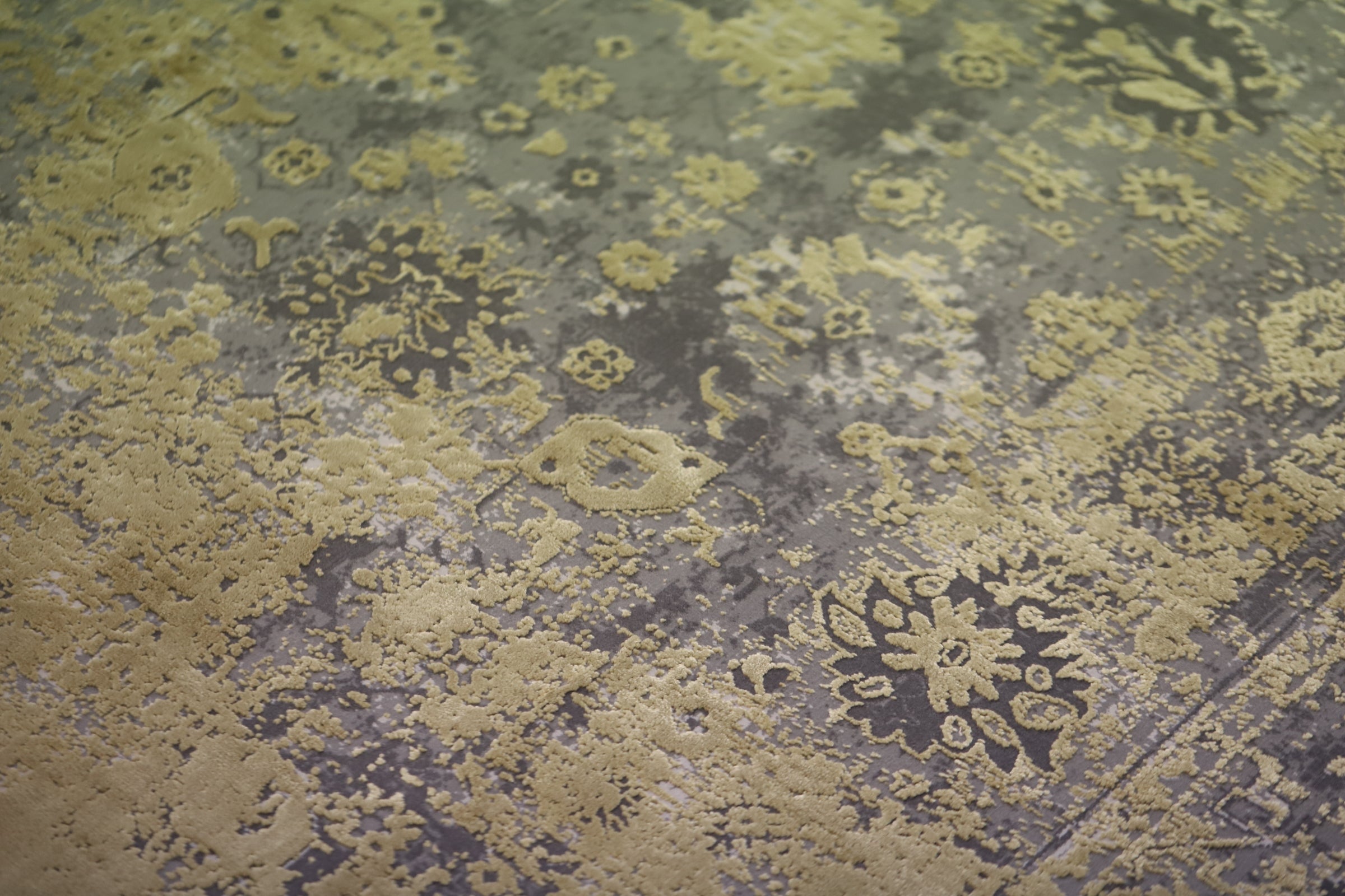 Toros Distressed Ziegler Gold Rug