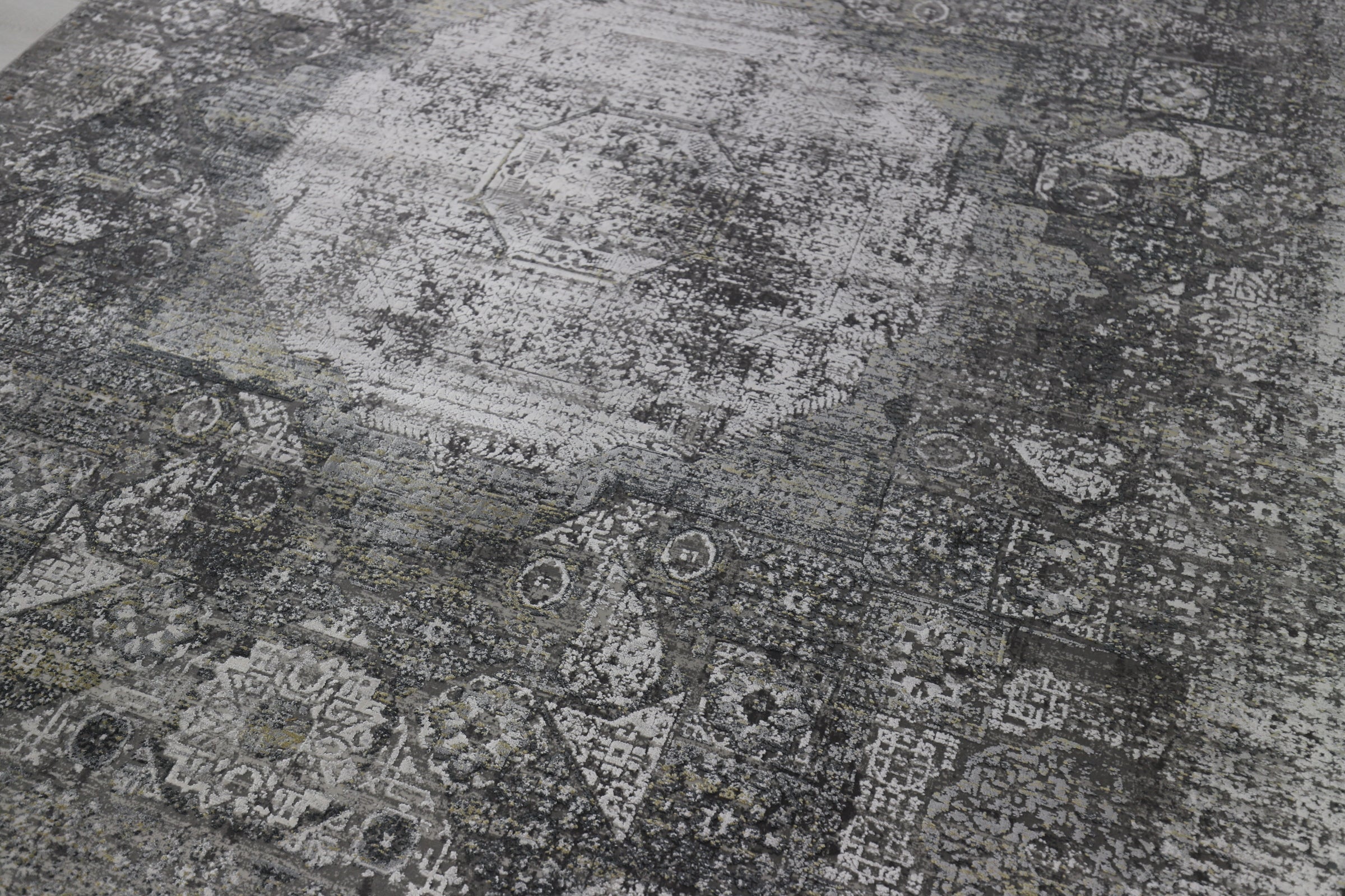 Toros Distressed Mamluk Silver Rug