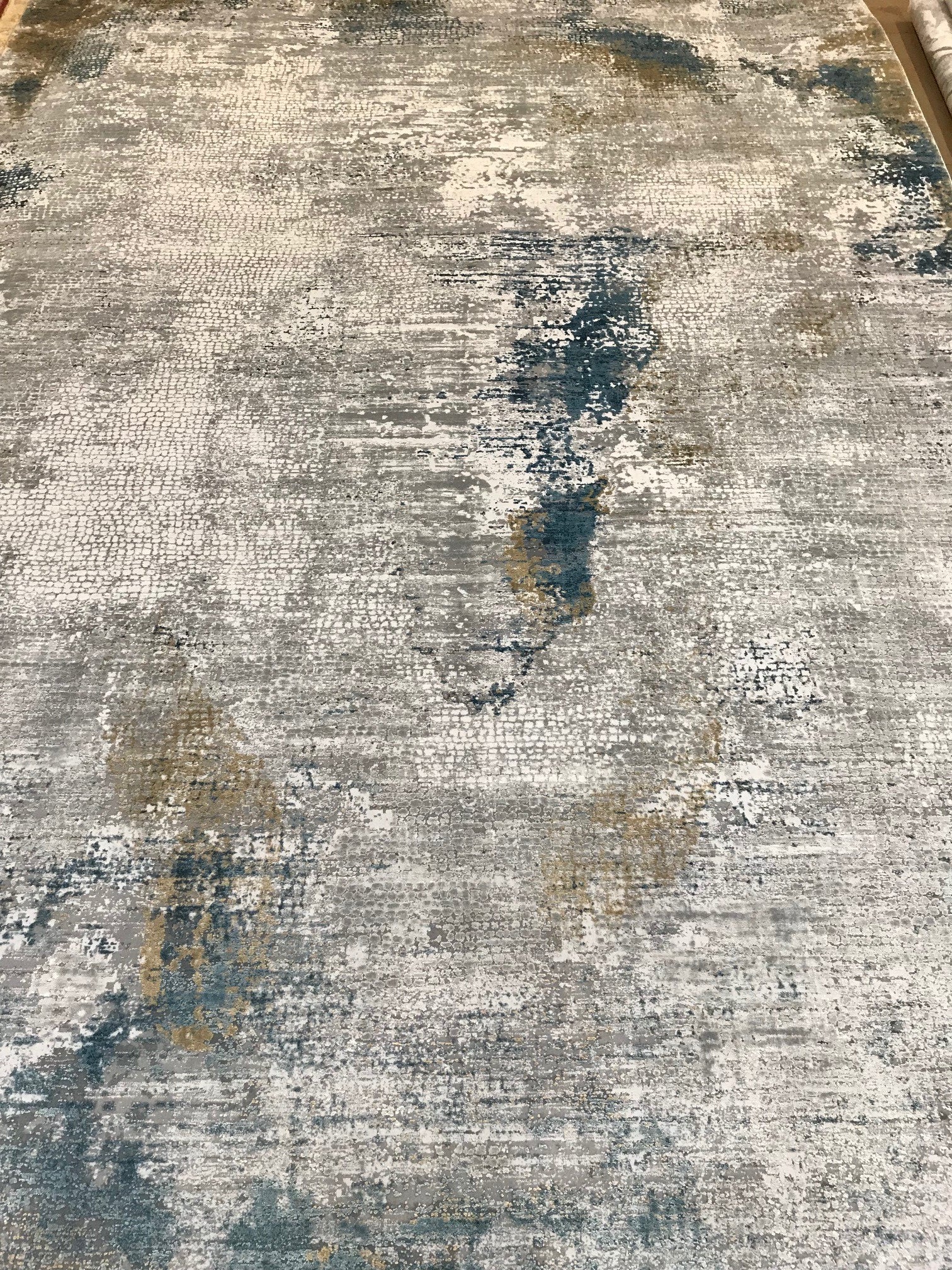 Toros Distressed Illusion Ice Blue Rug