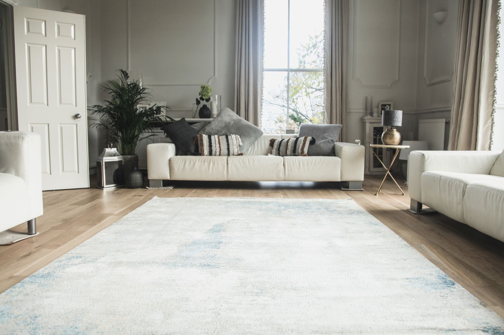 Toros Distressed Illusion Ice Blue Rug