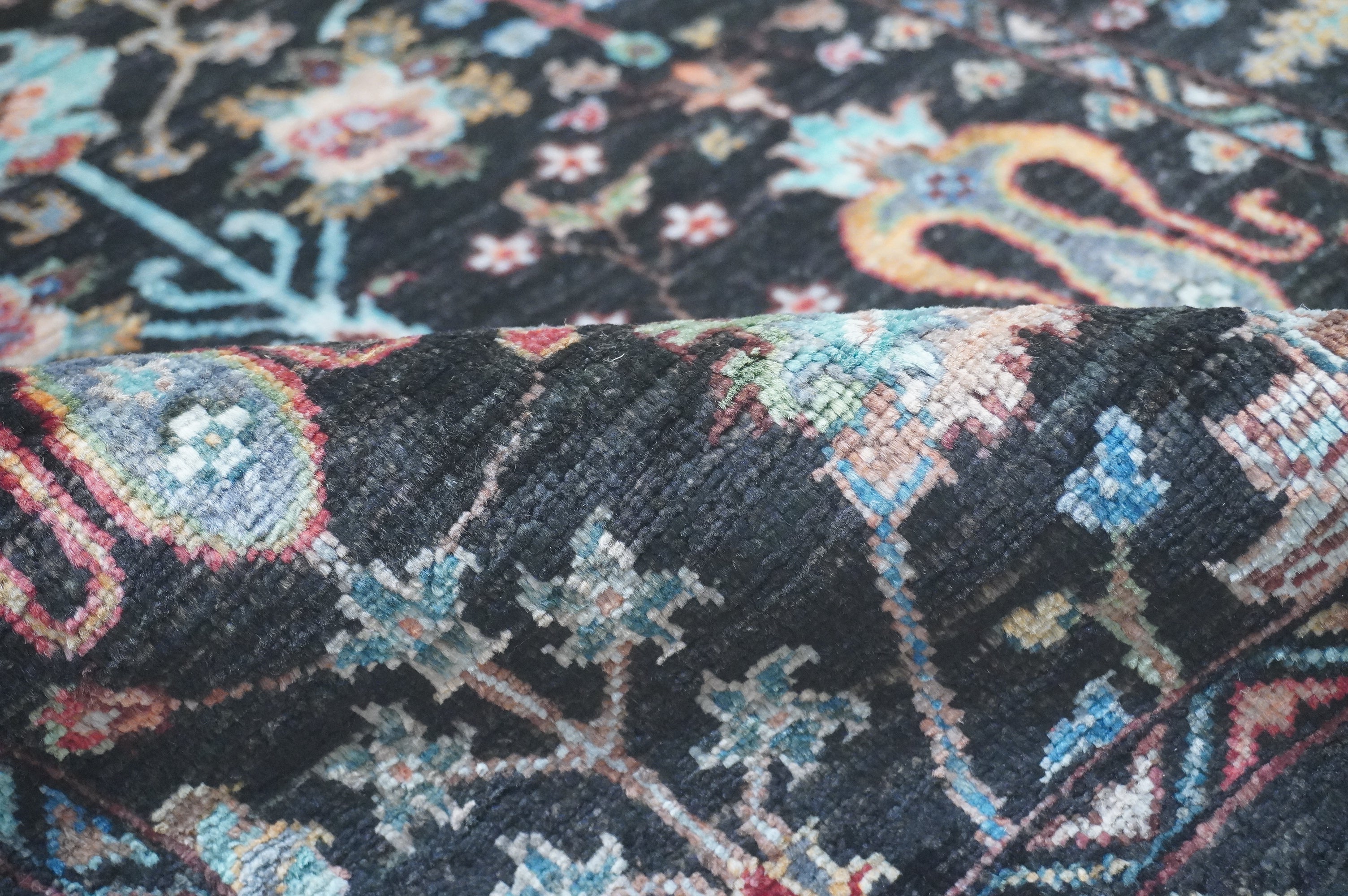 Sultani Black Rug PC 53314 - 1.22m X 0.85m
