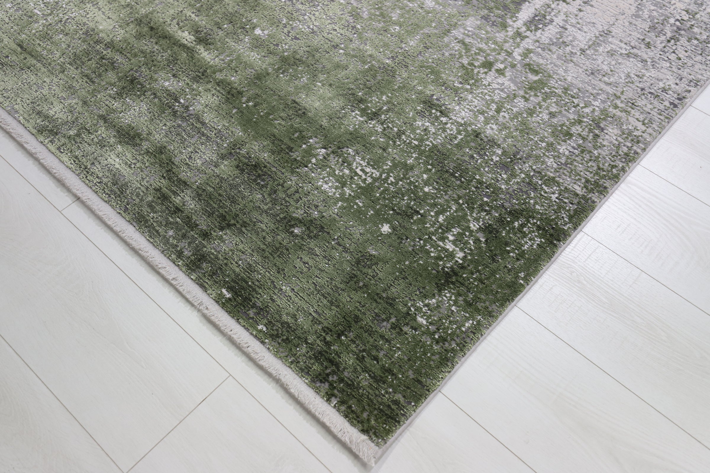 Toros Distressed Gradient Green/ Silver Rug
