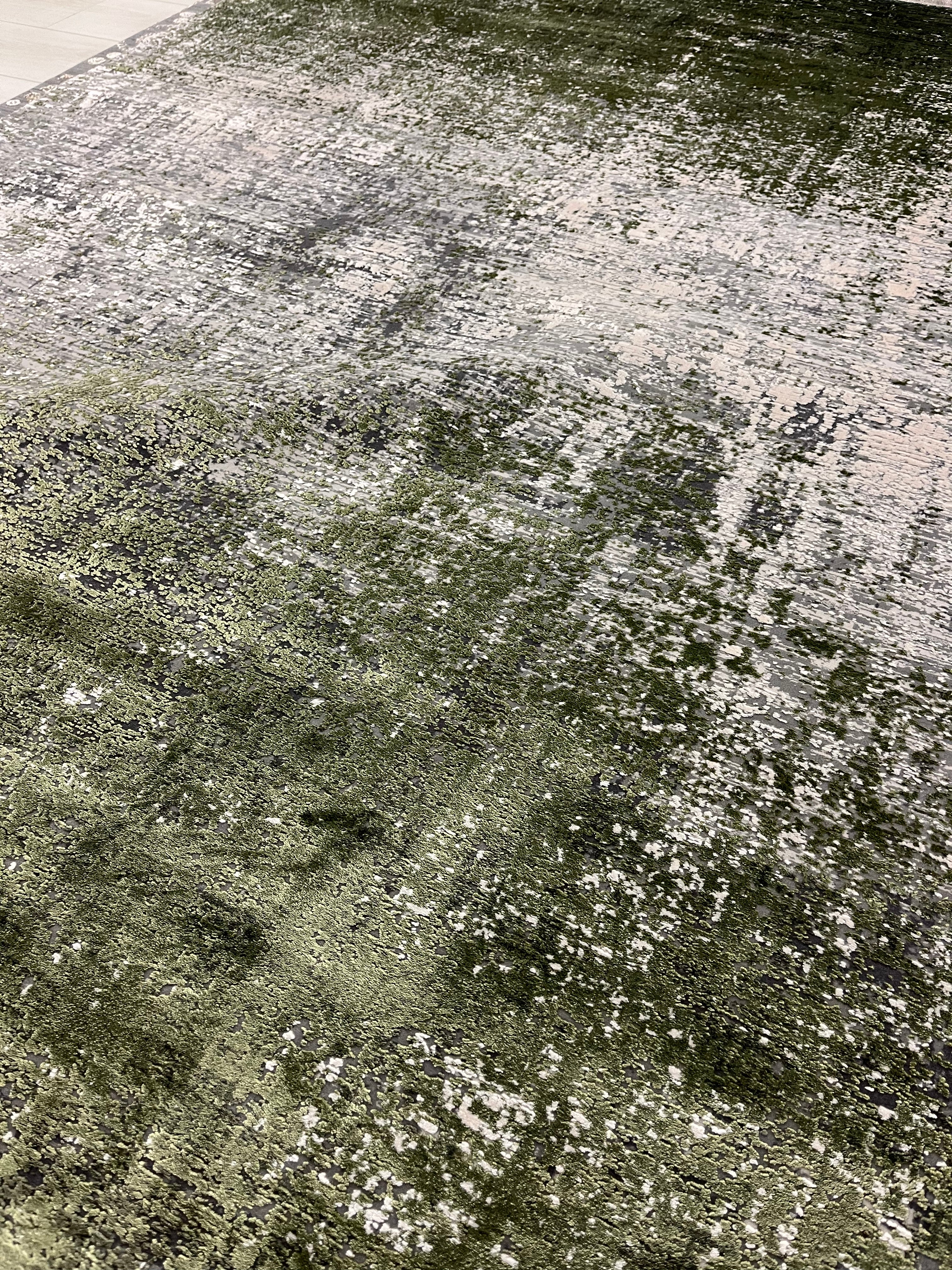 Toros Distressed Gradient Green/ Silver Rug