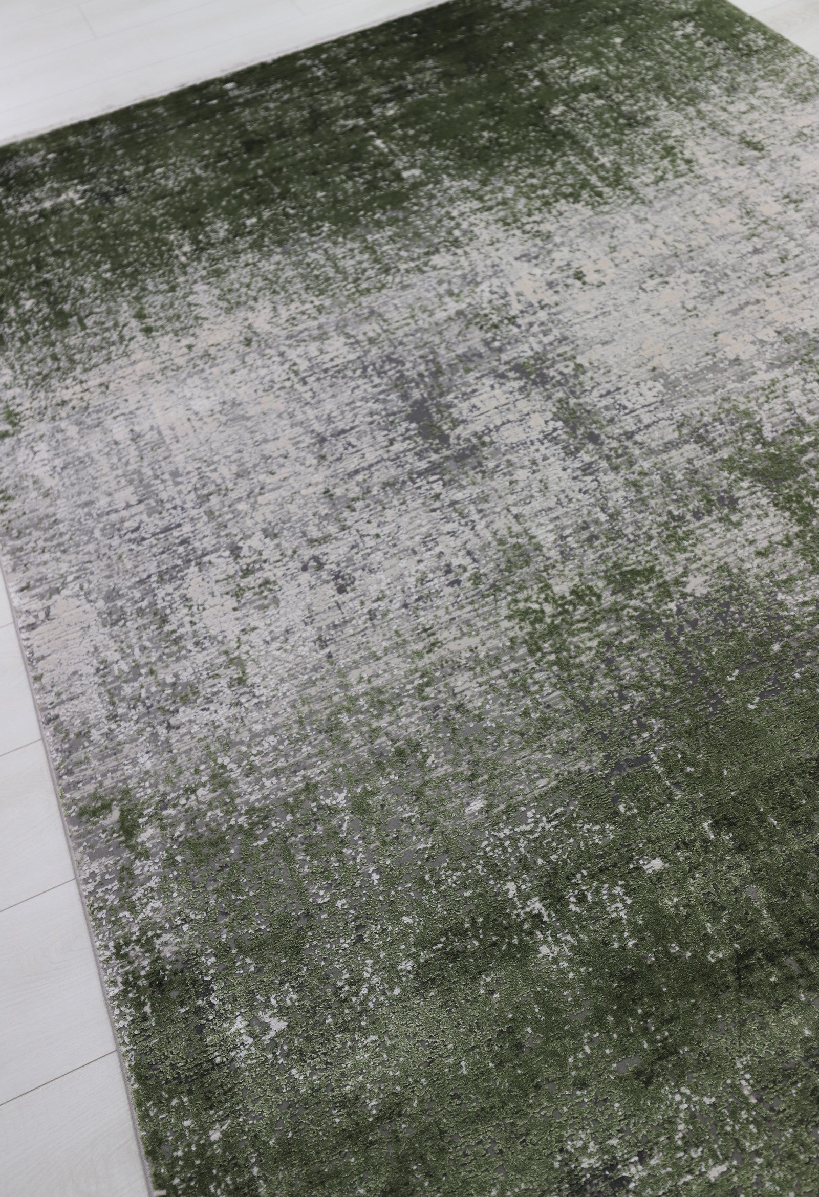 Toros Distressed Gradient Green/ Silver Rug