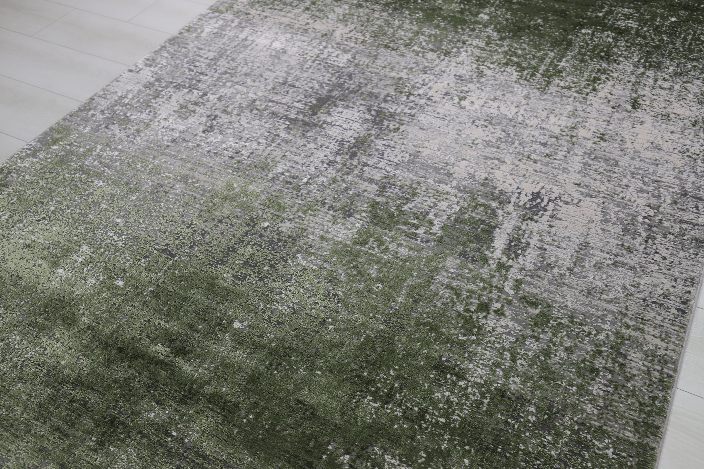 Toros Distressed Gradient Green/ Silver Rug