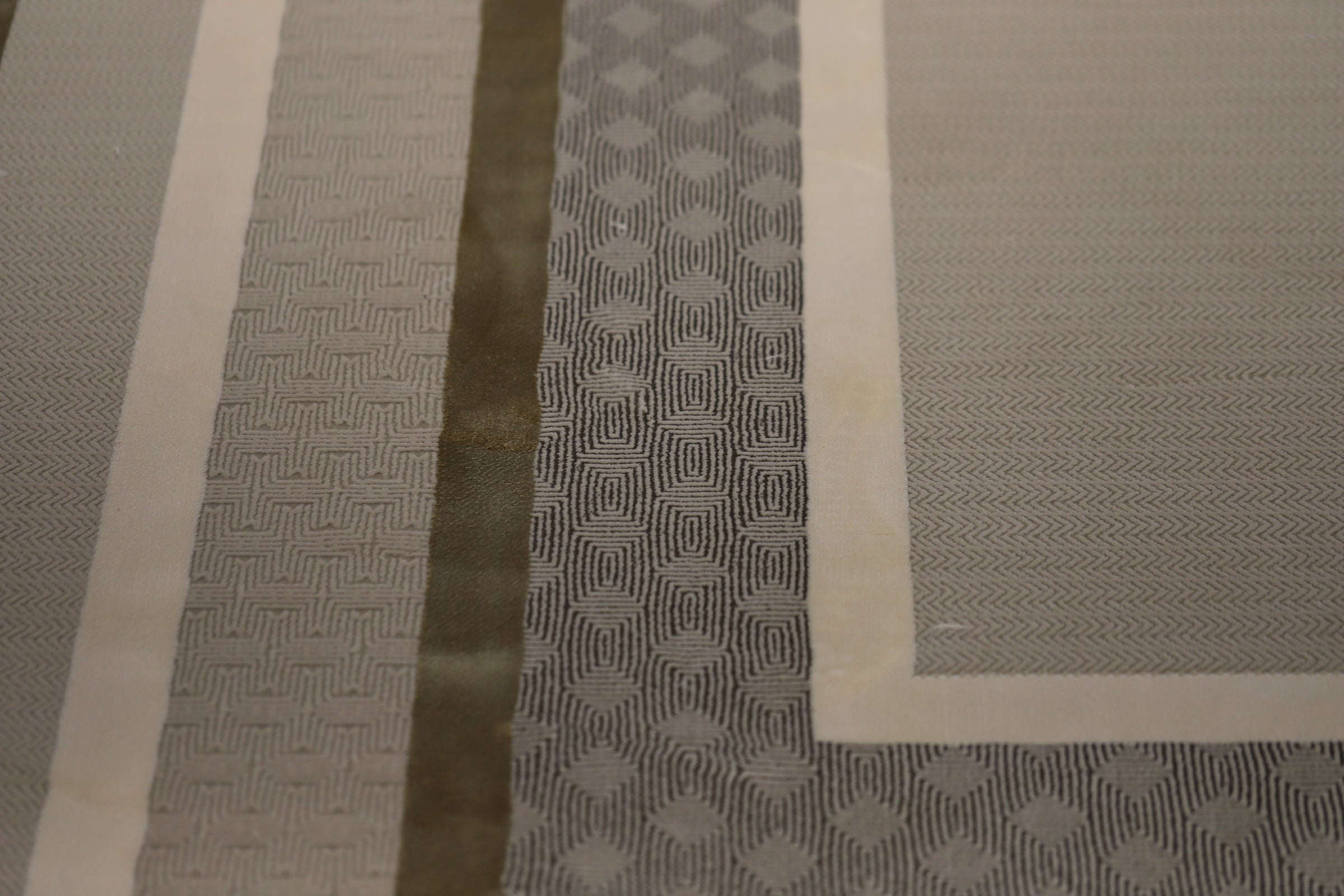 Designer Inspired Samples 93 - 2.90m X 2.00m
