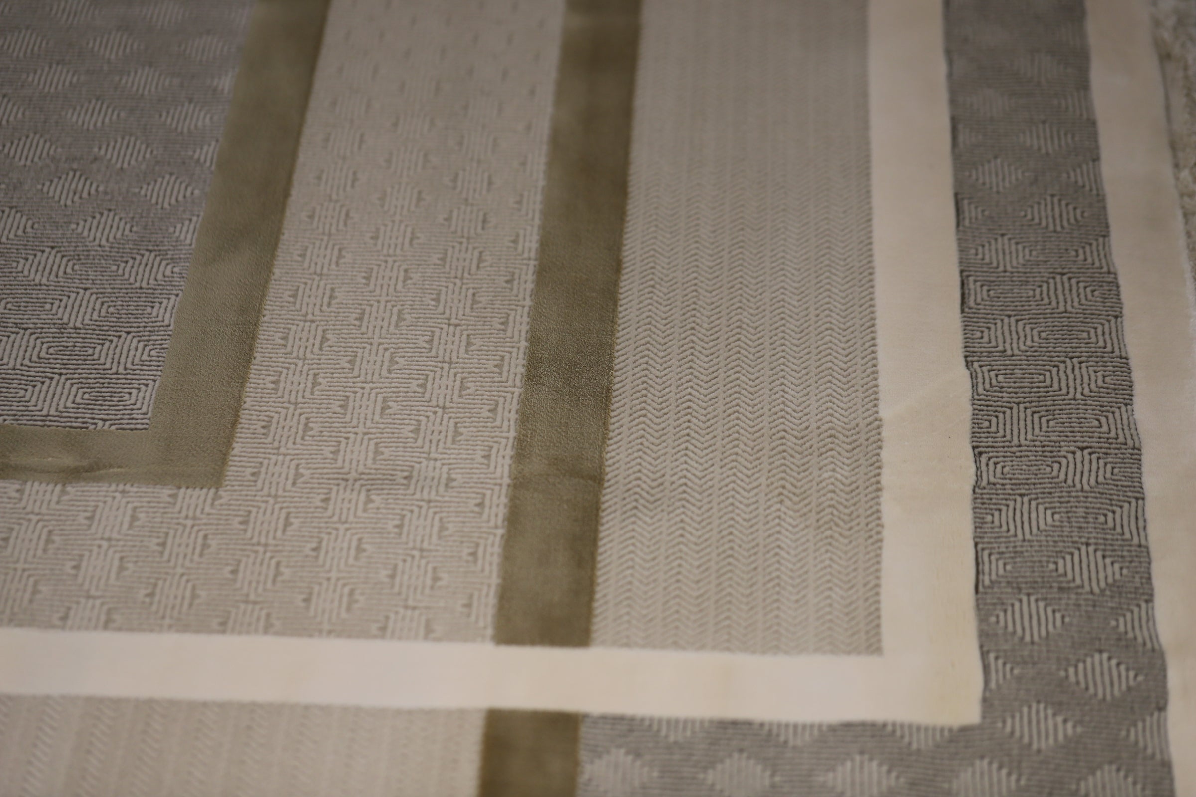 Designer Inspired Samples 93 - 2.90m X 2.00m