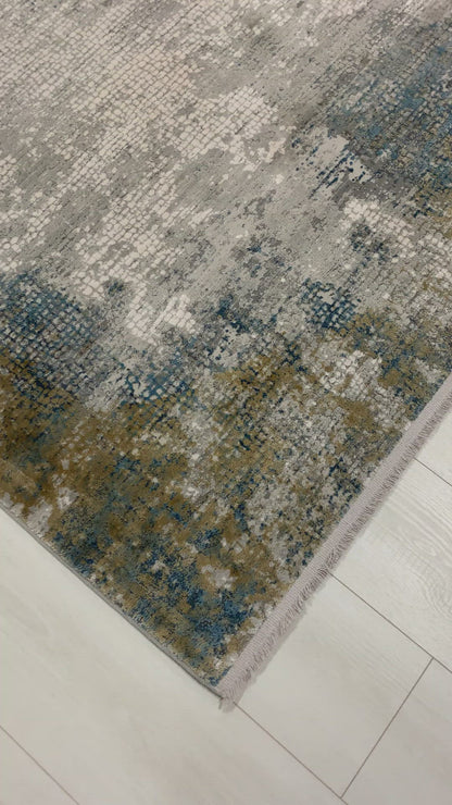 Toros Distressed Illusion Ice Blue Rug