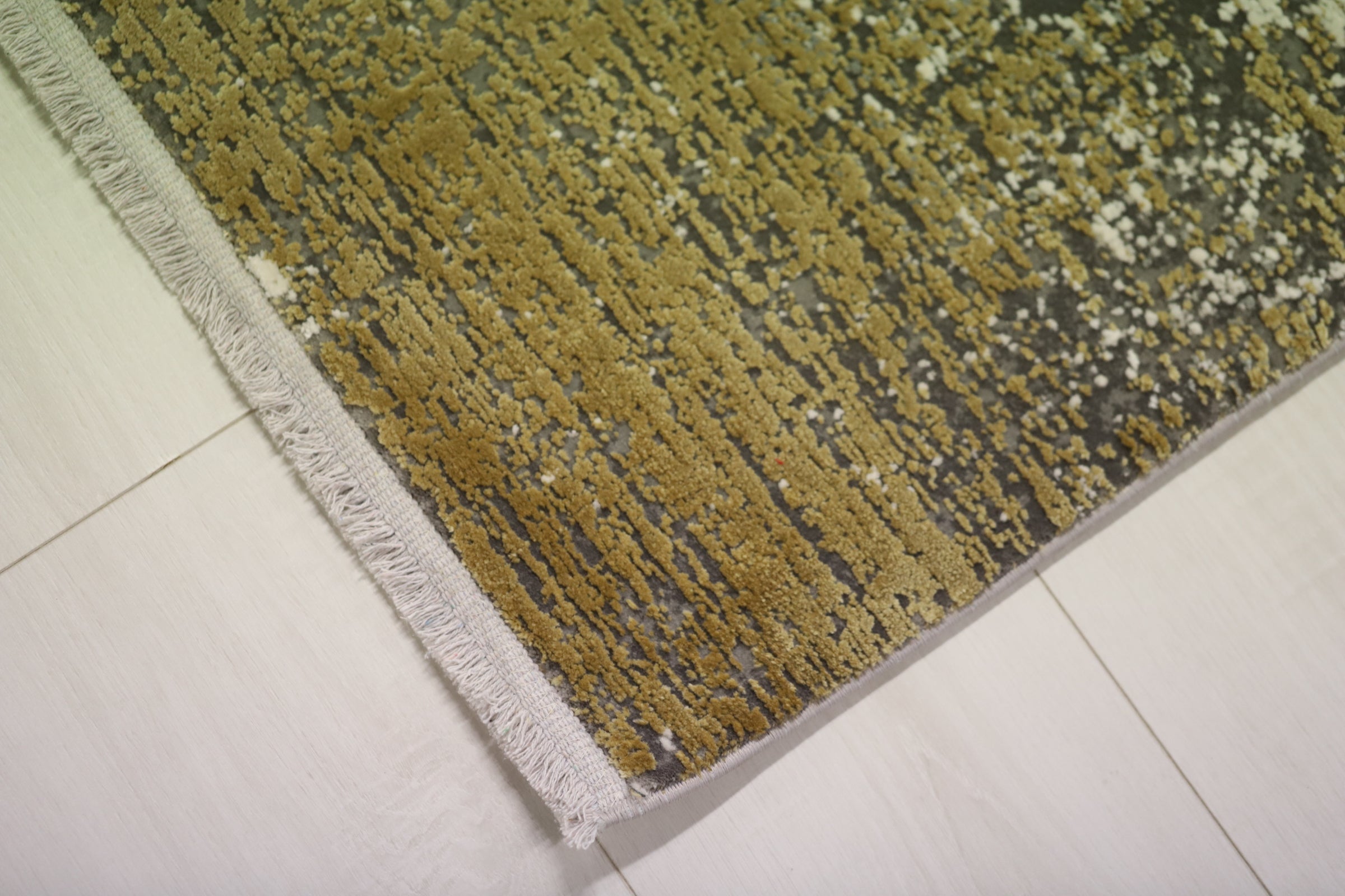 Toros Distressed Ombre Gold / Silver Rug