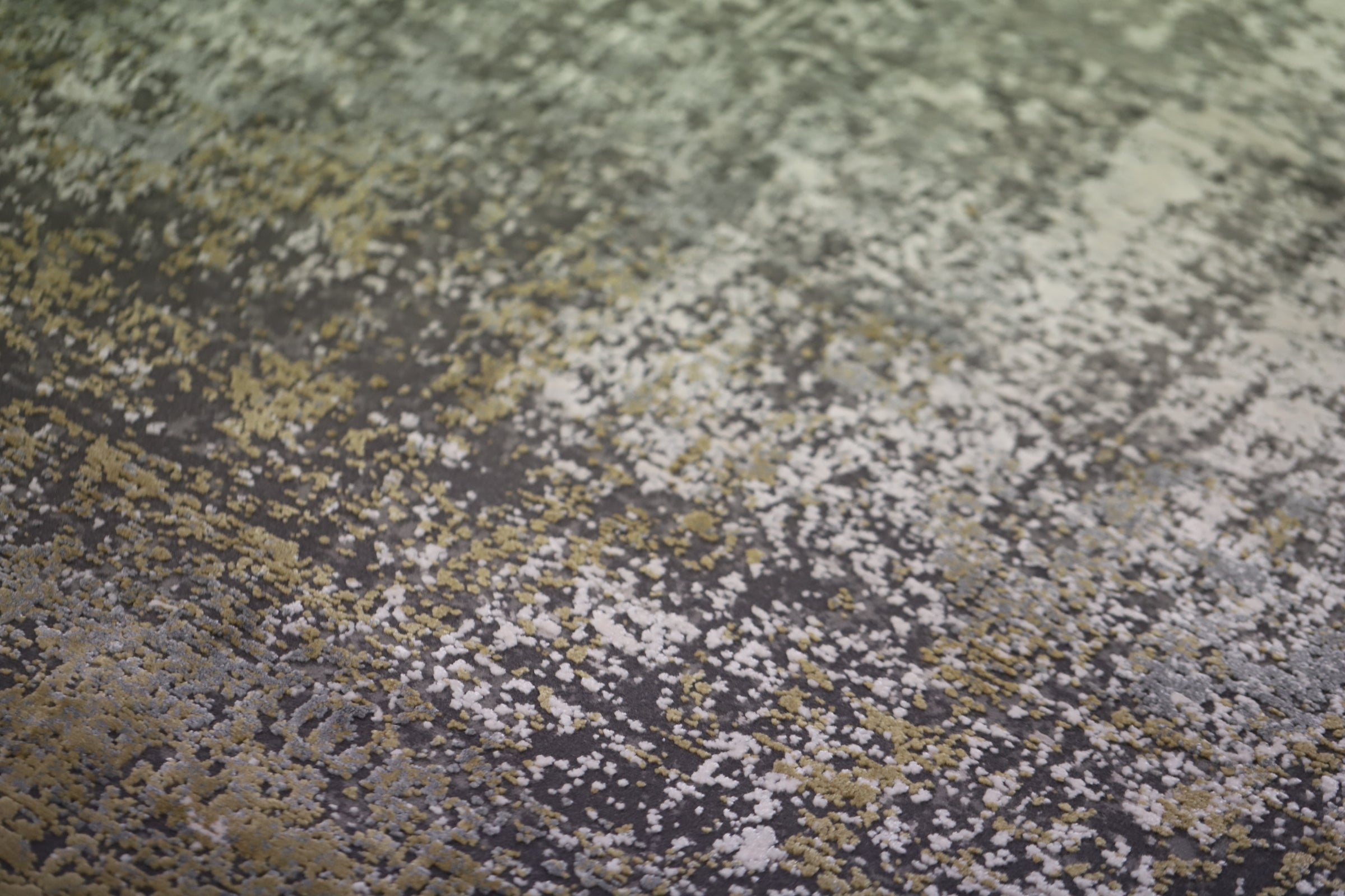 Toros Distressed Ombre Gold / Silver Rug