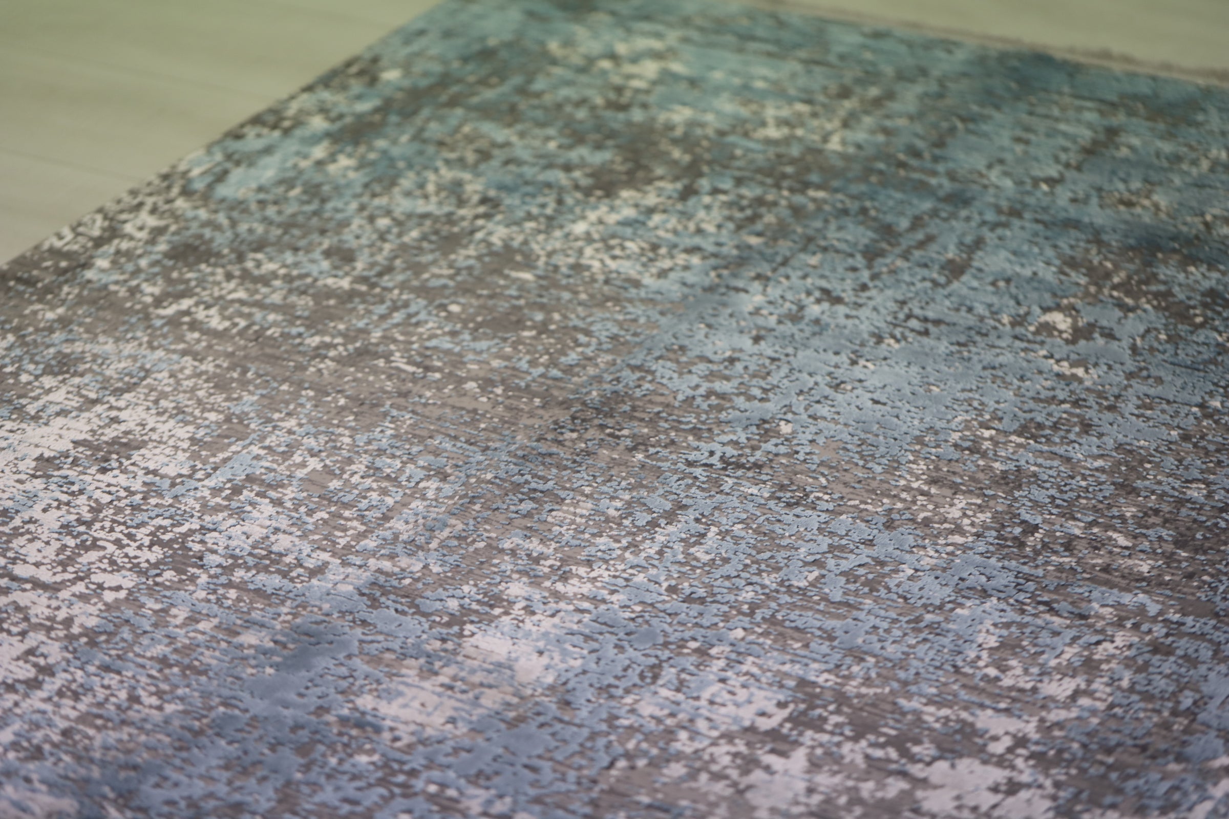 Toros Distressed Ombre Ocean Rug