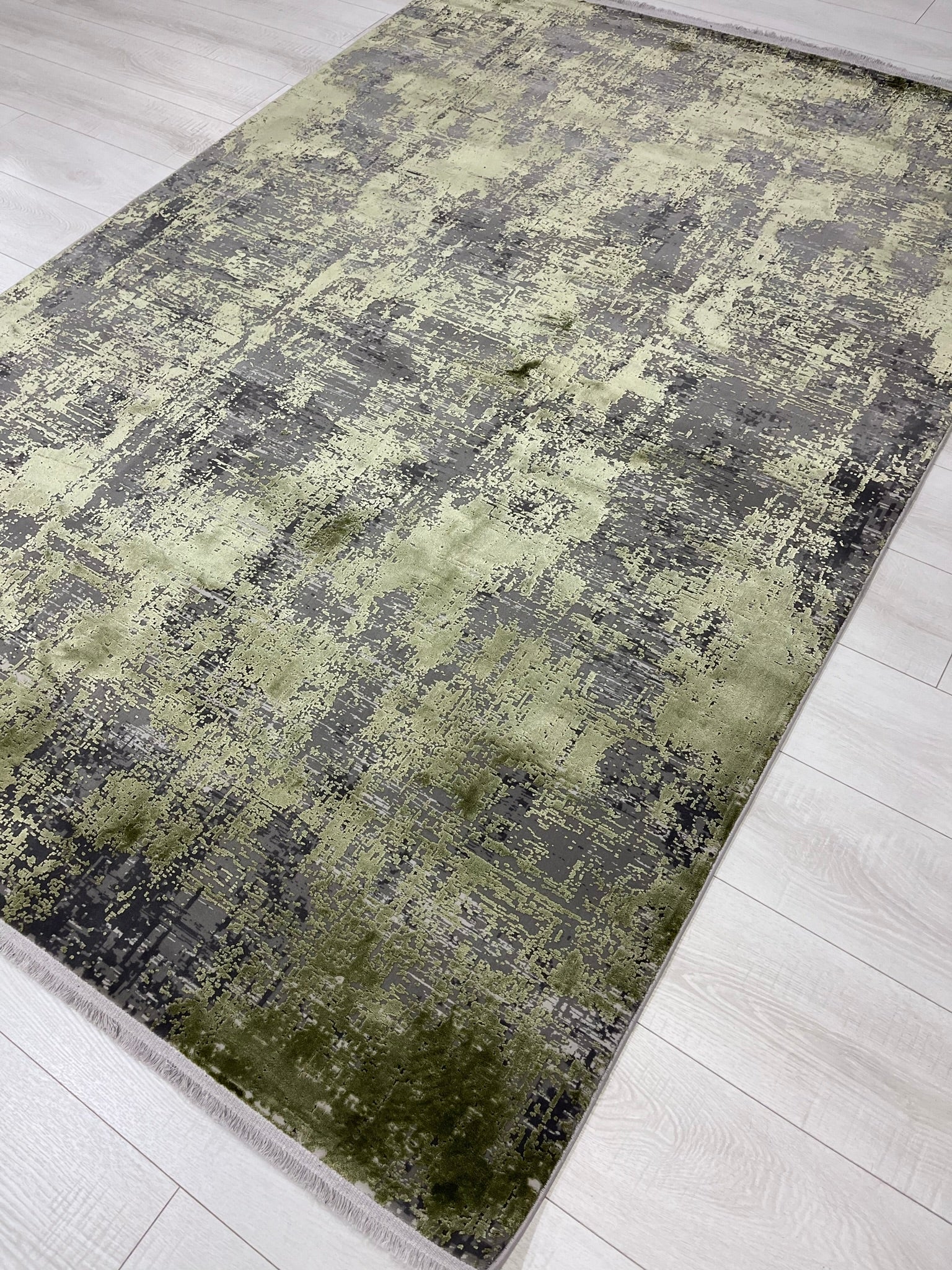 Toros Distressed Ombre Green Rug