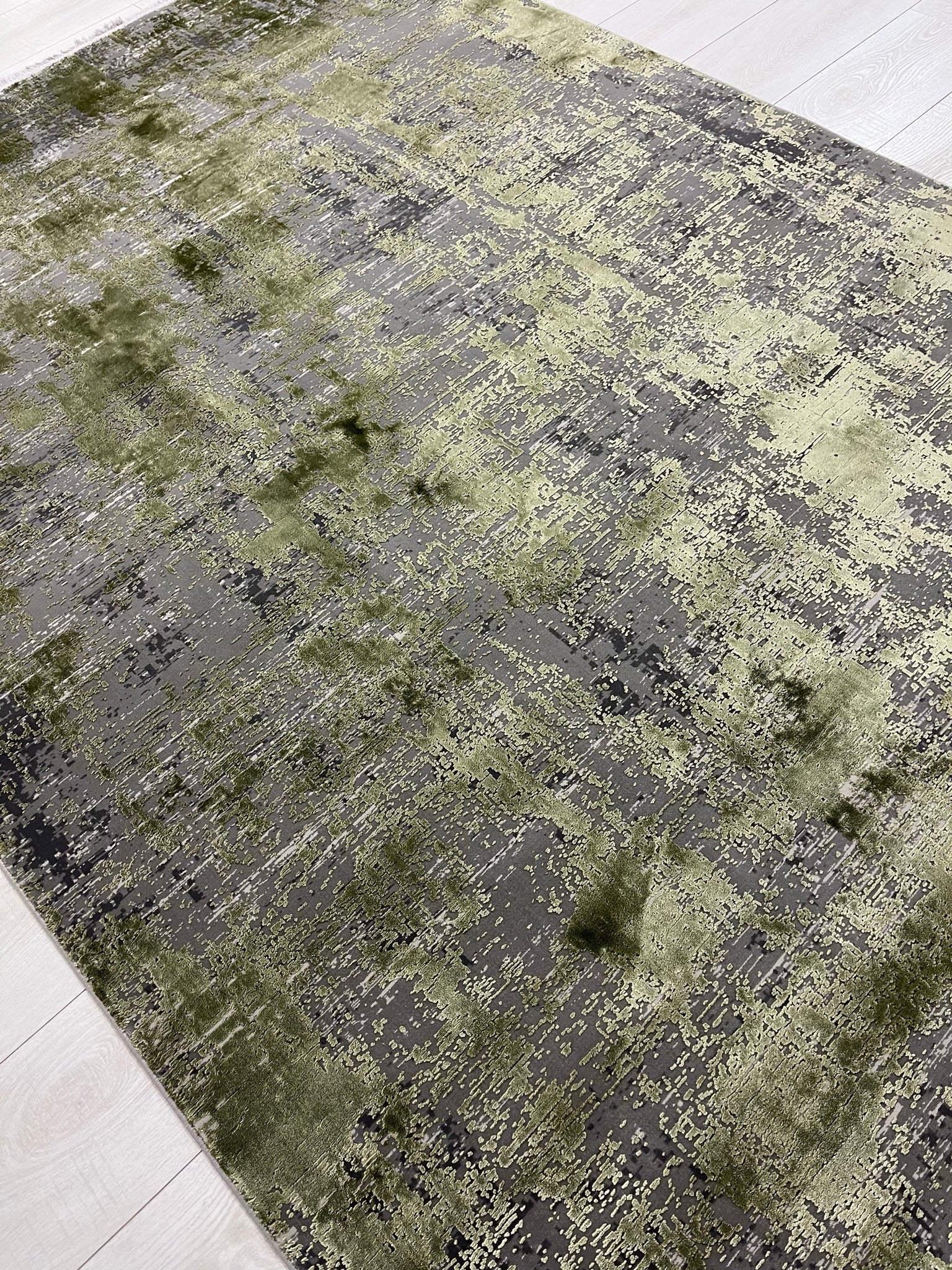 Toros Distressed Ombre Green Rug