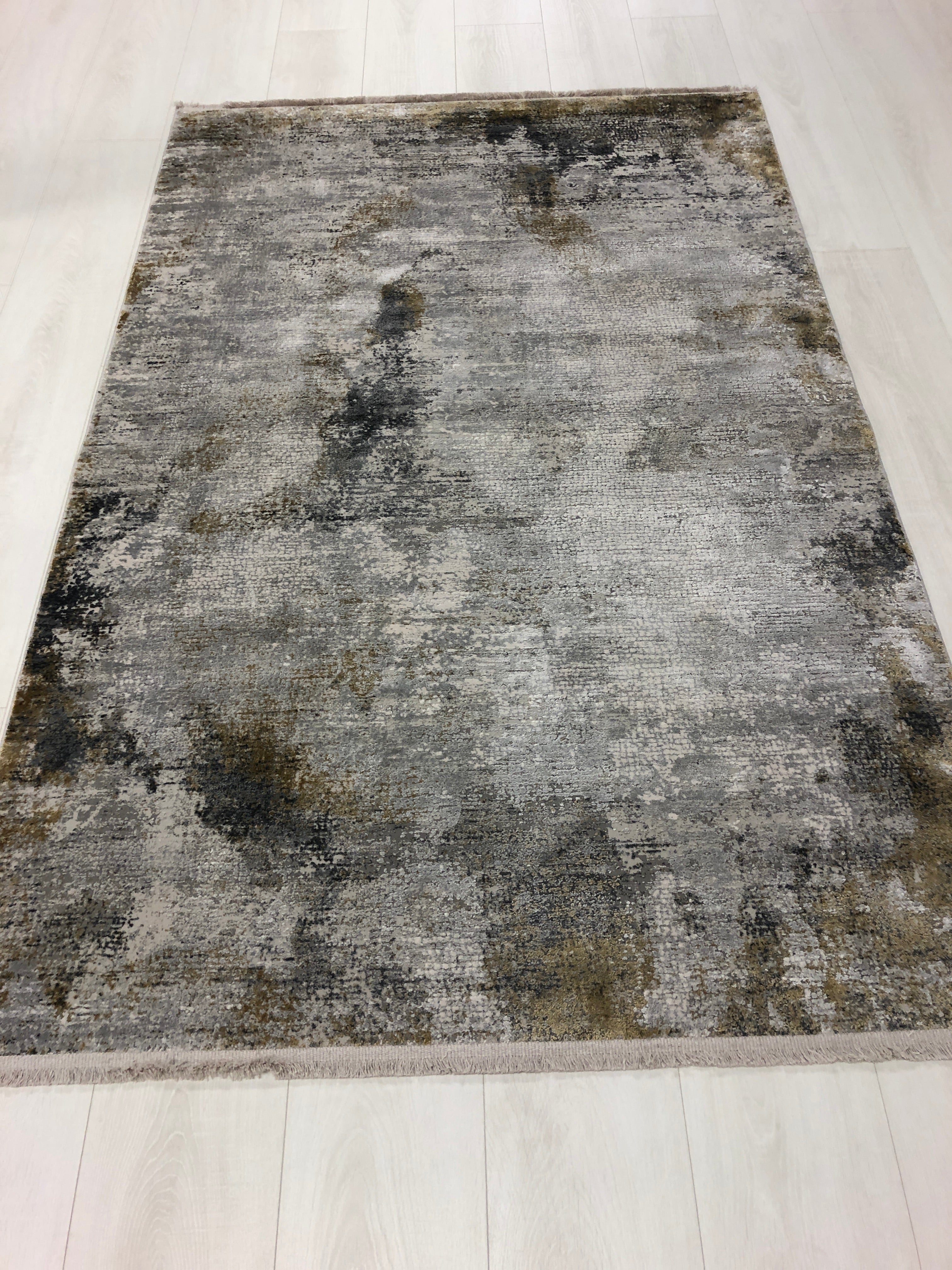 Toros Distressed Illusion Frost Grey Rug