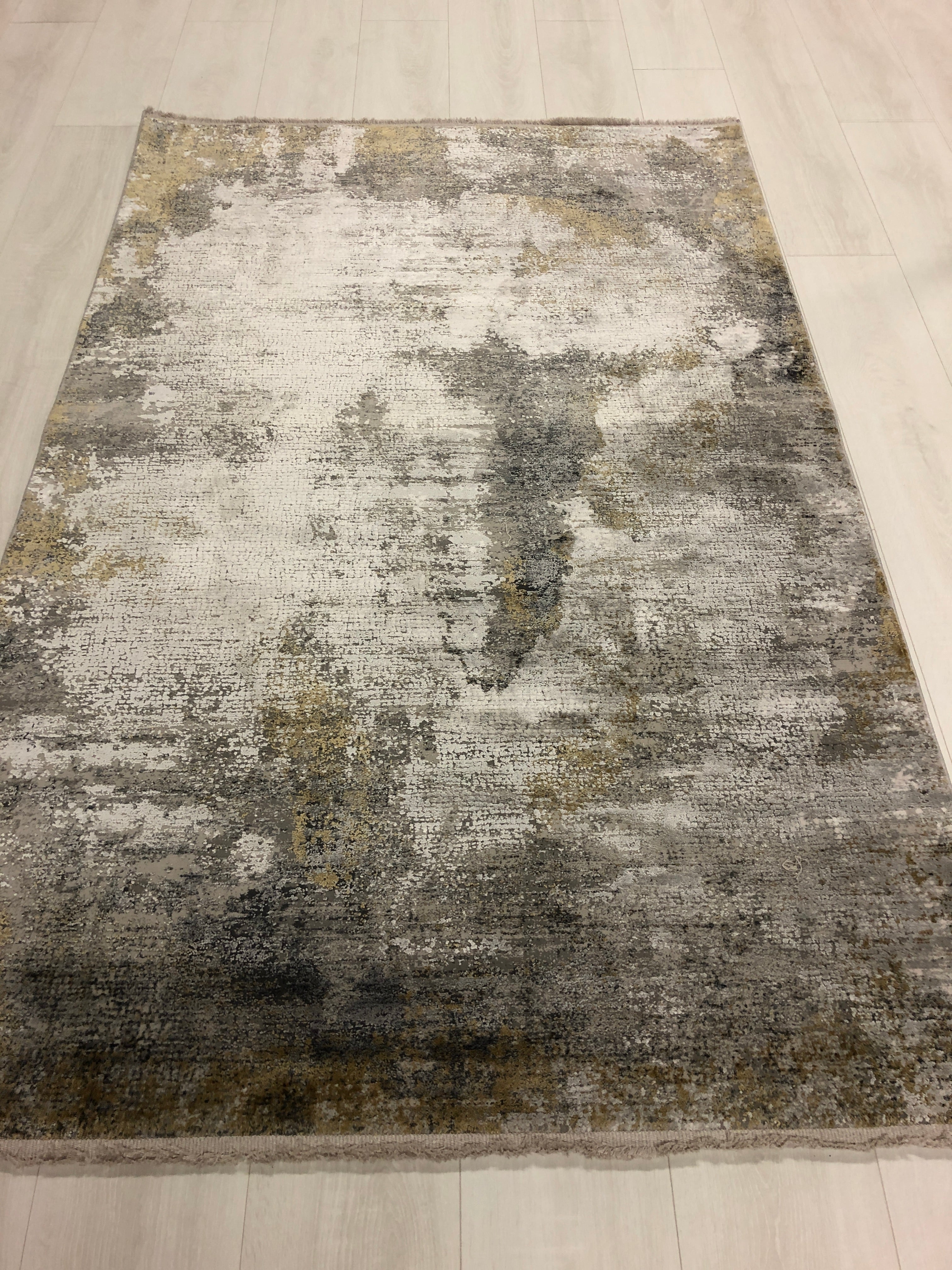 Toros Distressed Illusion Frost Grey Rug