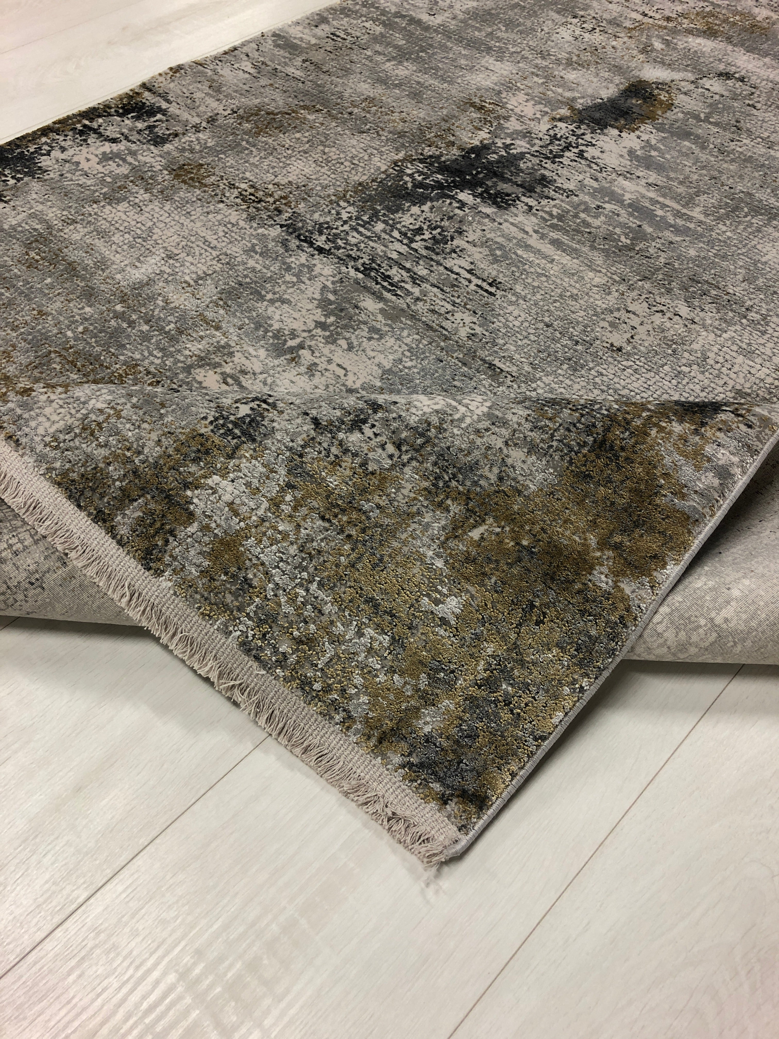Toros Distressed Illusion Frost Grey Rug